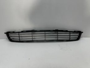 Решетка в бампер центральная Toyota  Corolla E150 2006-2010